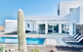 Casa Achaman - Contemporary Style Villa With Outstanding Views